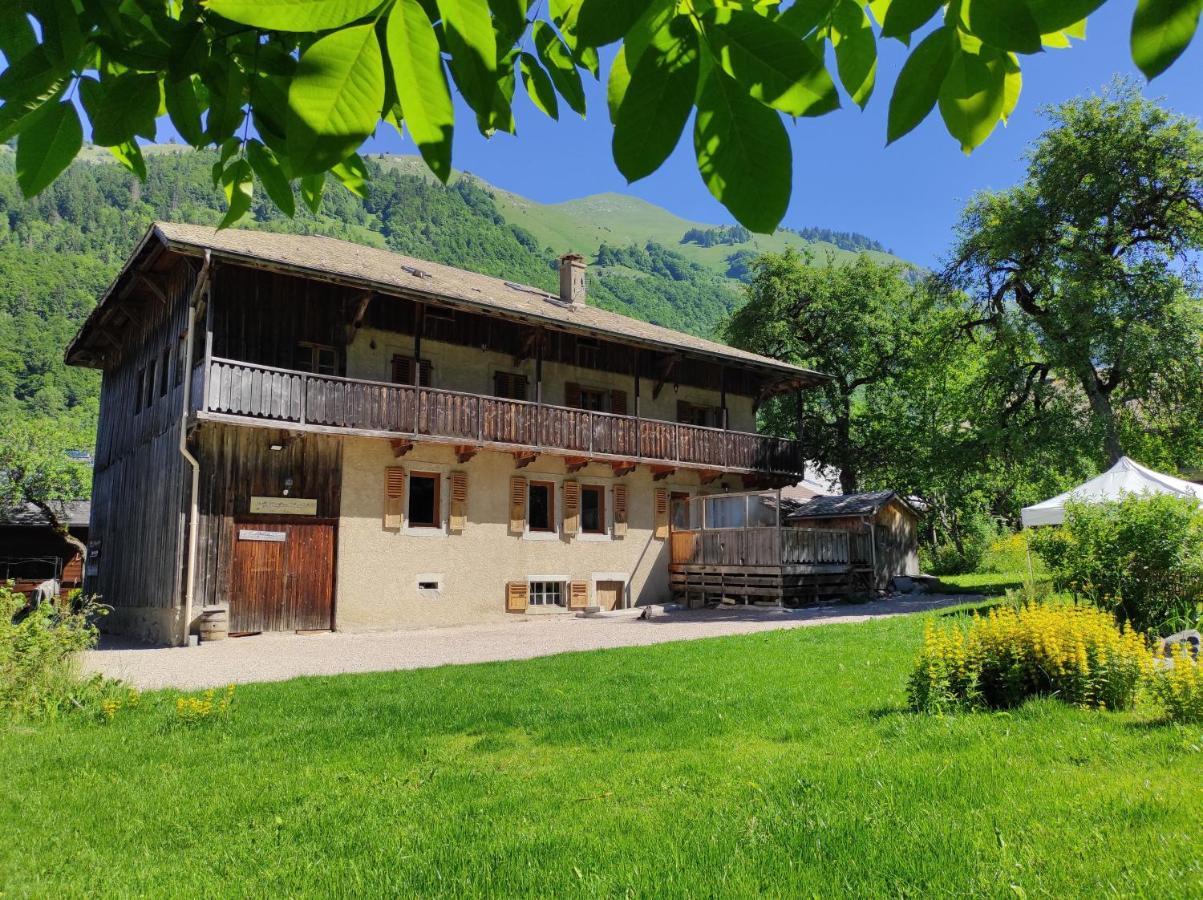 מונטריון Appartement Dans Chalet 5 Chambres 130 M2 Centre Village מראה חיצוני תמונה